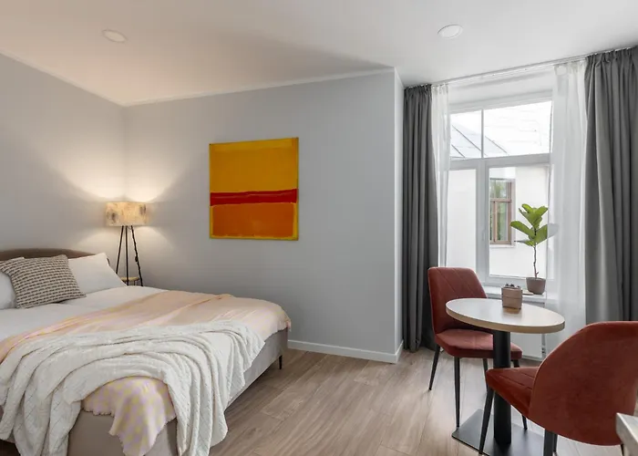 Perfectly Located Old Town Studio